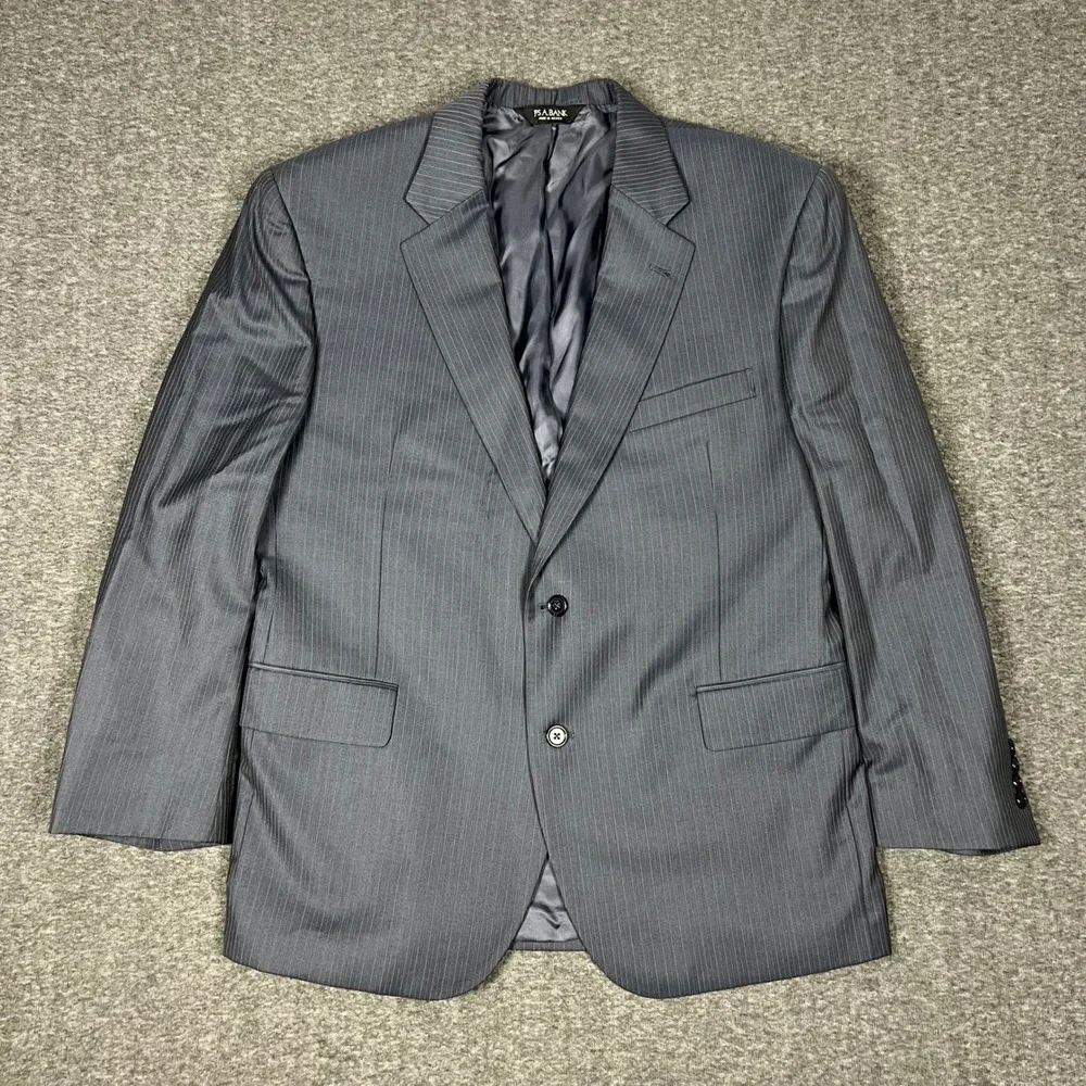 Jos A Bank 2 Piece Suit Mens 44S Pleated Pants 34x29 Grey Silk Blend Pinstripe